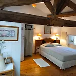 Holiday home Charoul'hotes Et Roulotte Insolite
