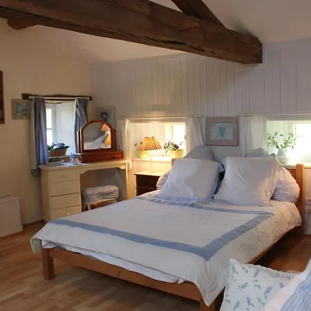 Holiday home Charoul'hotes Et Roulotte Insolite *