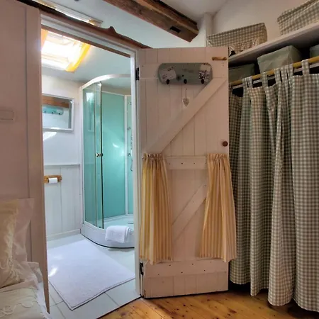 Charoul'hotes Et Roulotte Insolite