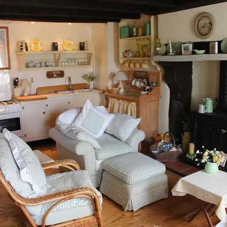 Charoul'hotes Et Roulotte Insolite Tatil Evi