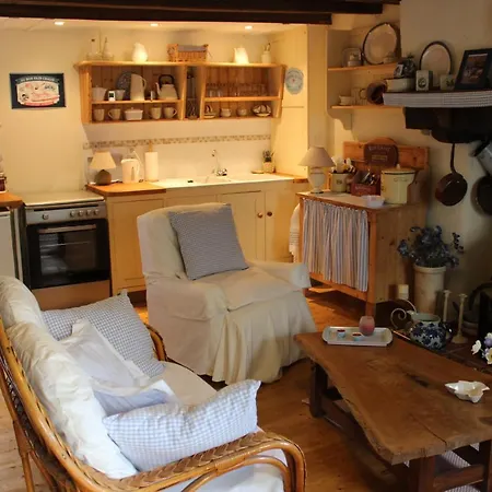 Дом отдыха Charoul'hotes Et Roulotte Insolite Saint-Andre-Sur-Sevre