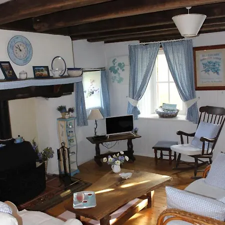 Charoul'hotes Et Roulotte Insolite *