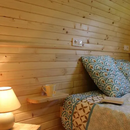 Charoul'hotes Et Roulotte Insolite Tatil Evi