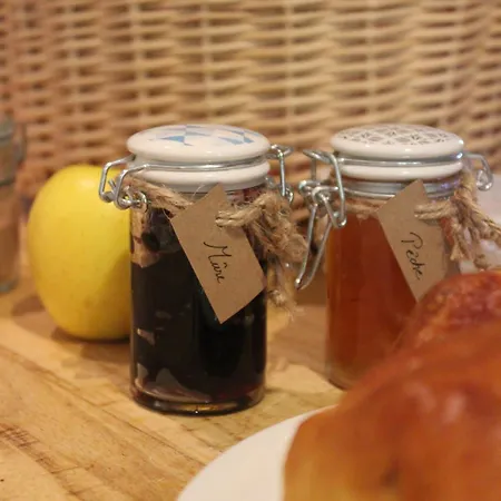 Charoul'hotes Et Roulotte Insolite Tatil Evi Saint-Andre-Sur-Sevre