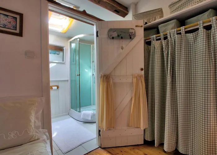 Charoul'hotes Et Roulotte Insolite