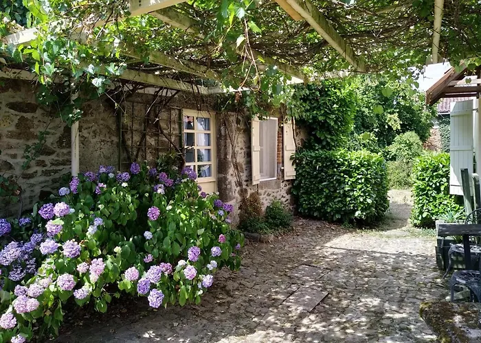 Charoul'hotes Et Roulotte Insolite Дом отдыха *