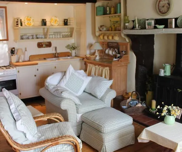 Charoul'hotes Et Roulotte Insolite Дом отдыха