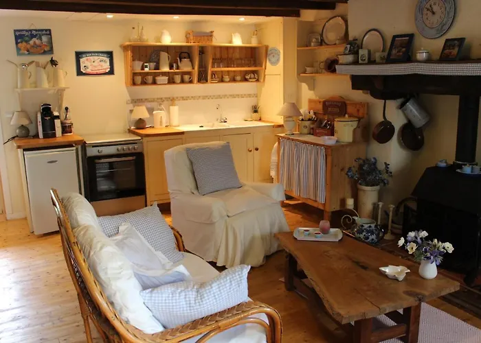 Дом отдыха Charoul'hotes Et Roulotte Insolite Saint-Andre-Sur-Sevre