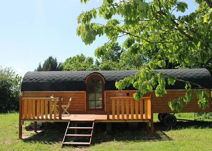 Charoul'hotes Et Roulotte Insolite Дом отдыха *